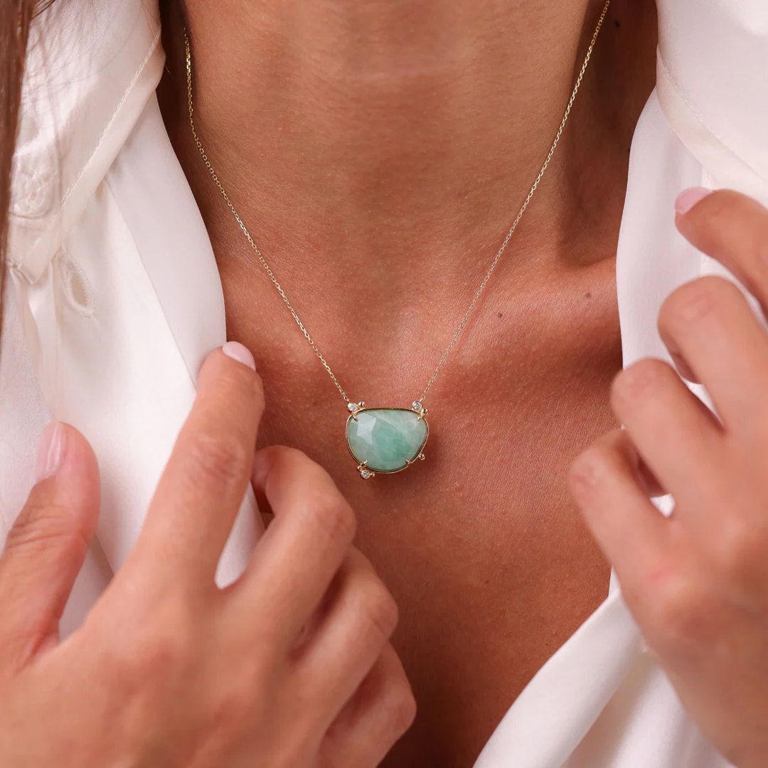 14K Gold Irregular Emerald Necklace with 3 diamonds - Image 3