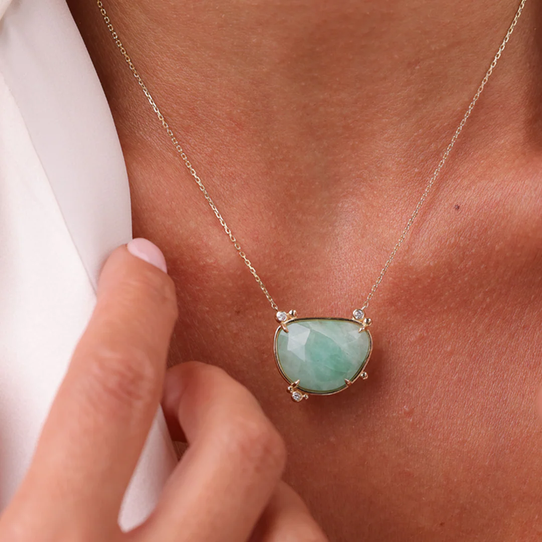 14K Gold Irregular Emerald Necklace with 3 diamonds - Image 4