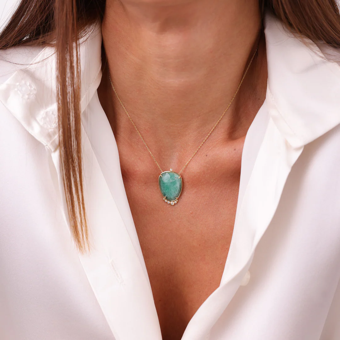 14K Gold Oval Emerald Necklace with 5 diamonds - Image 3