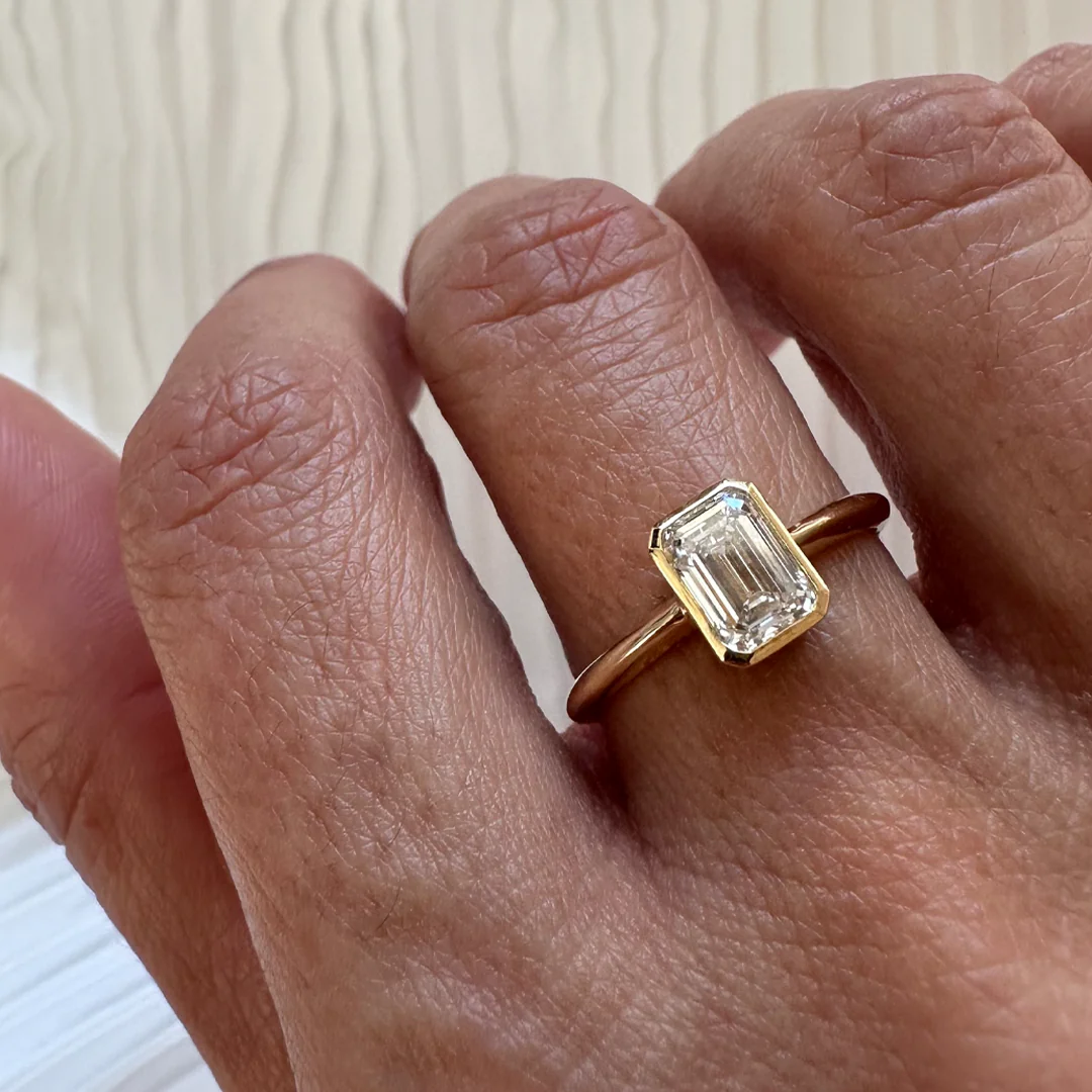 18K Yellow Gold Emerald LAB Diamond Ring - Image 3