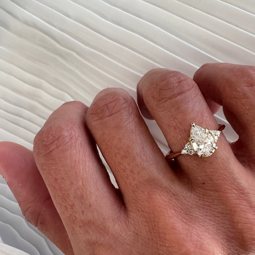 18K Yellow Gold Pear LAB Diamond Ring - Image 6