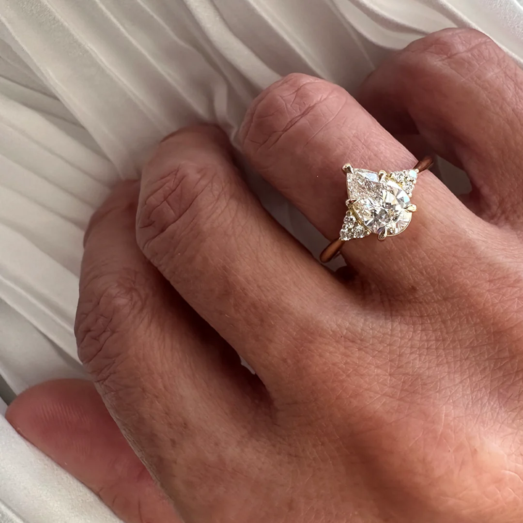 18K Yellow Gold Pear LAB Diamond Ring - Image 7