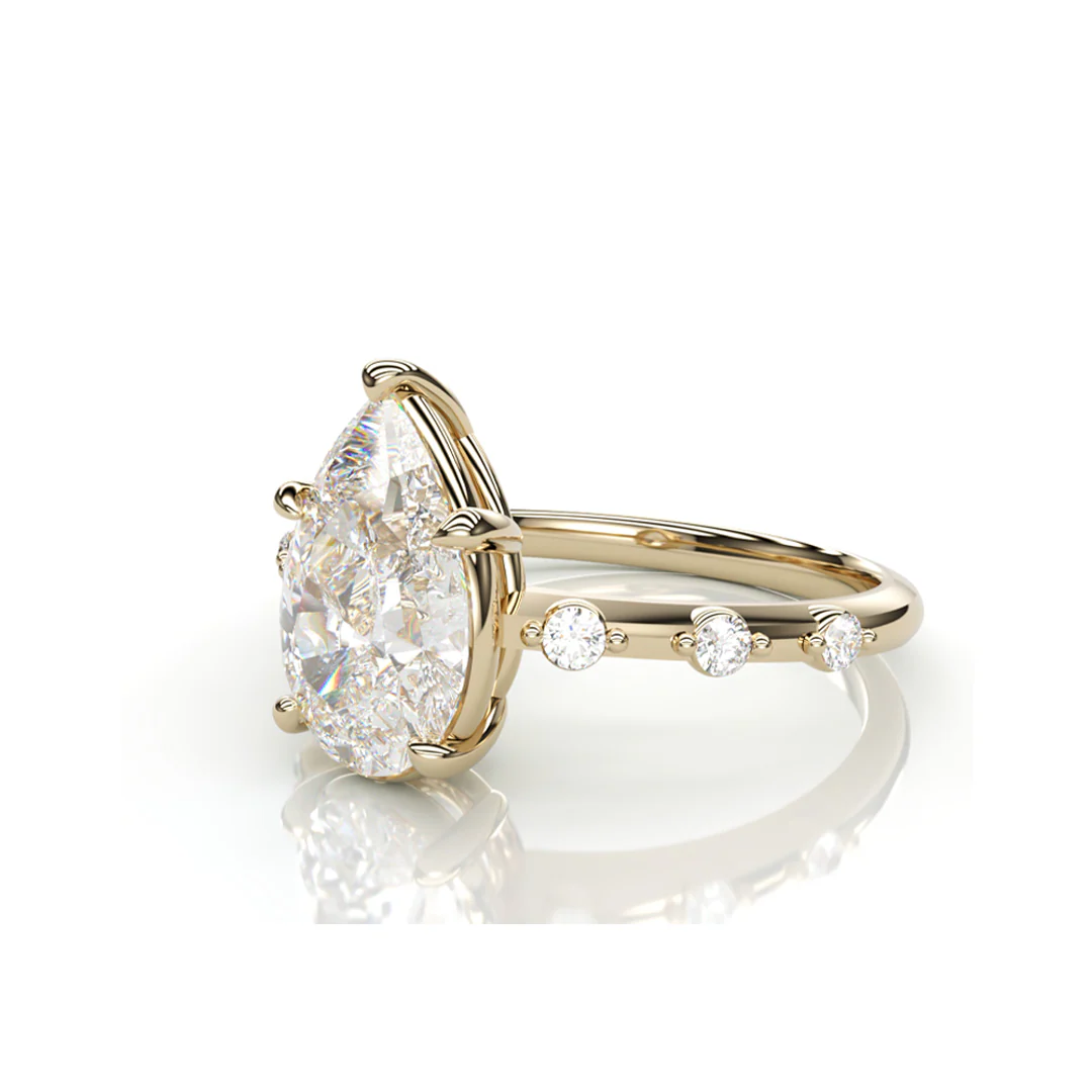 18K Yellow Gold Pear LAB Diamond Ring with 3 small Diamonds on each side - Image 2