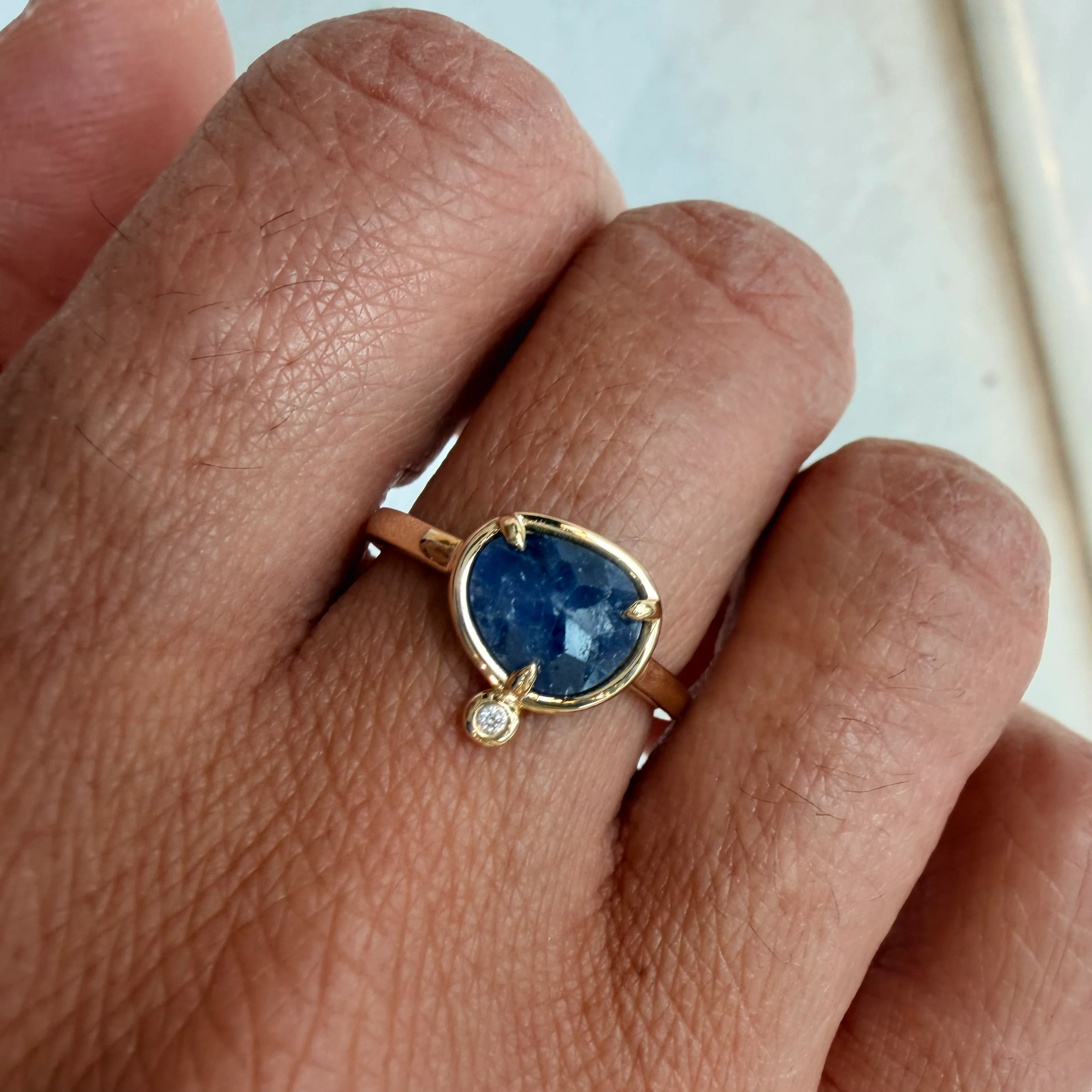 Ocean Kiss  – 14K Gold Ring with Sapphire and Diamond - Image 3