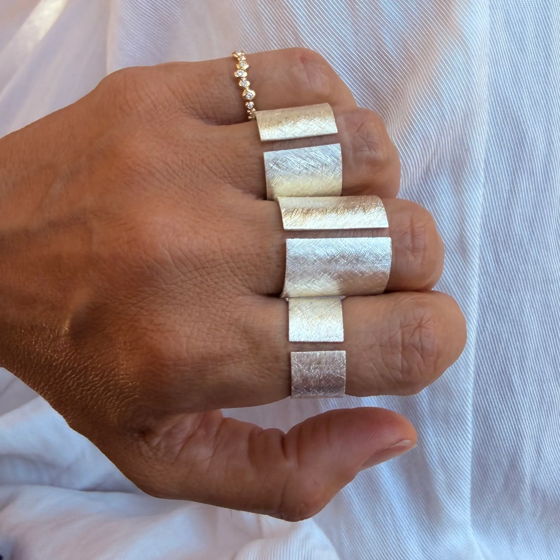 Cylinder Medium Ring - Image 4