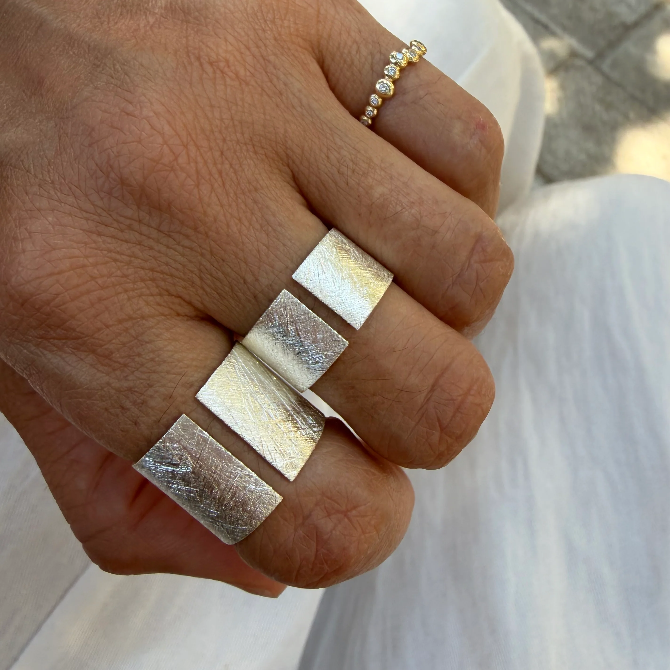 Cylinder Medium Ring - Image 5